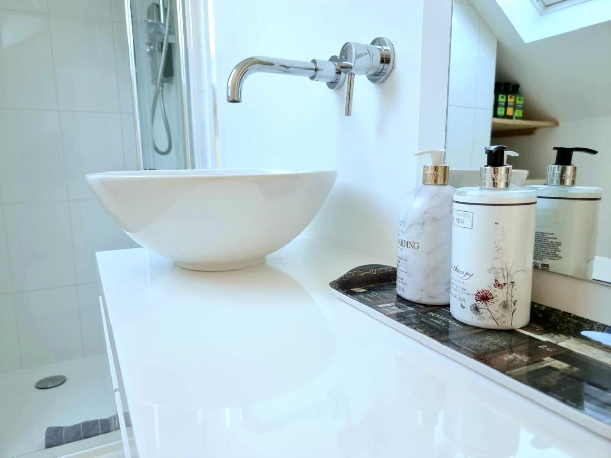 West Hill Retreat Seaview Balcony Chic Loft Studio & Free Parking Hastings Luaran gambar